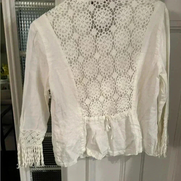 FJVA Paris 100% linen button up top w/lace back and fringe cuffs. - Picture 2 of 14